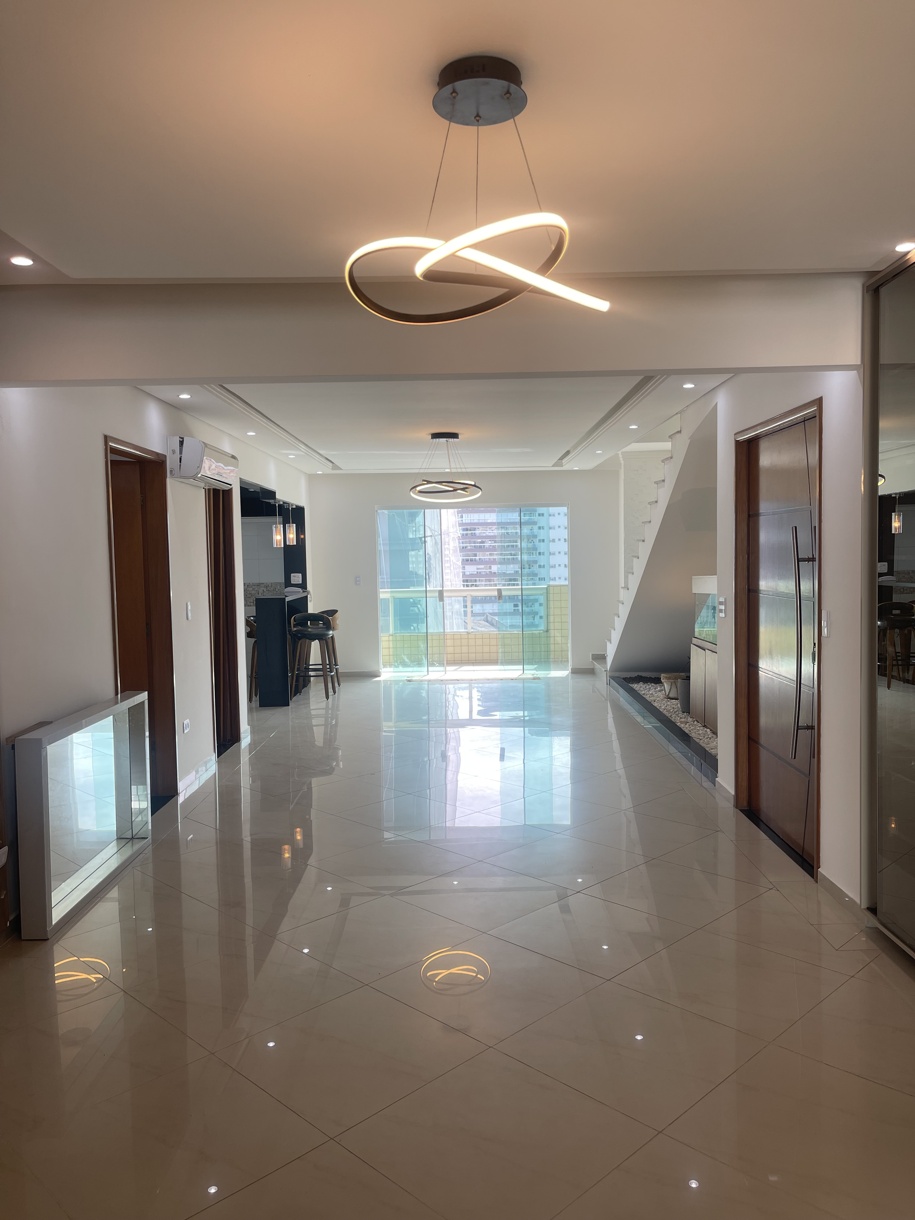 Cobertura Duplex de Alto Padrão Oportunidade Única de Locação em Localização Privilegiada!